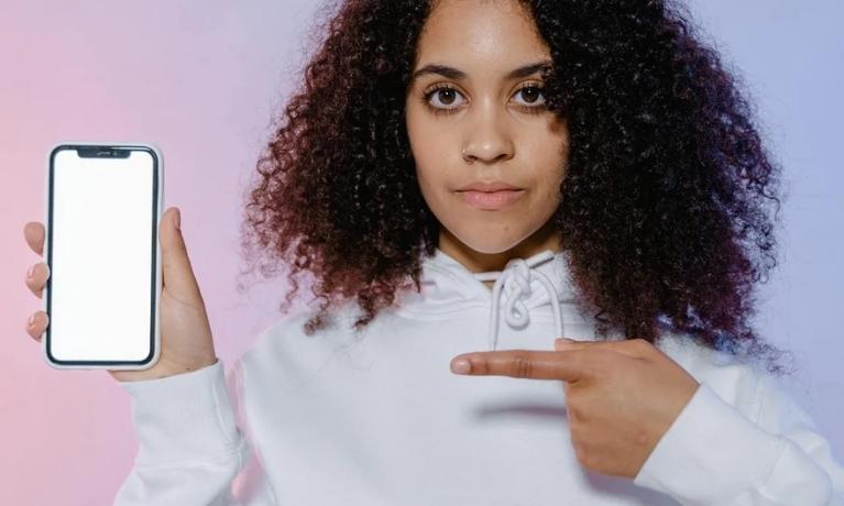 Guide in Choosing The Best Protective iPhone 13 Cases