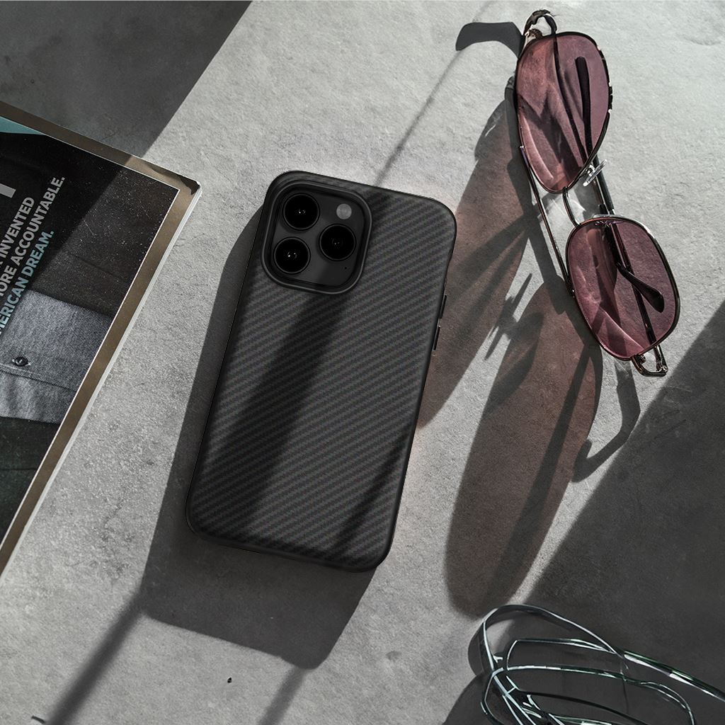 Aramid Fiber Cases Vs Carbon Fiber: Which One Should You Choose For Your iPhone 15 | Caseco Inc