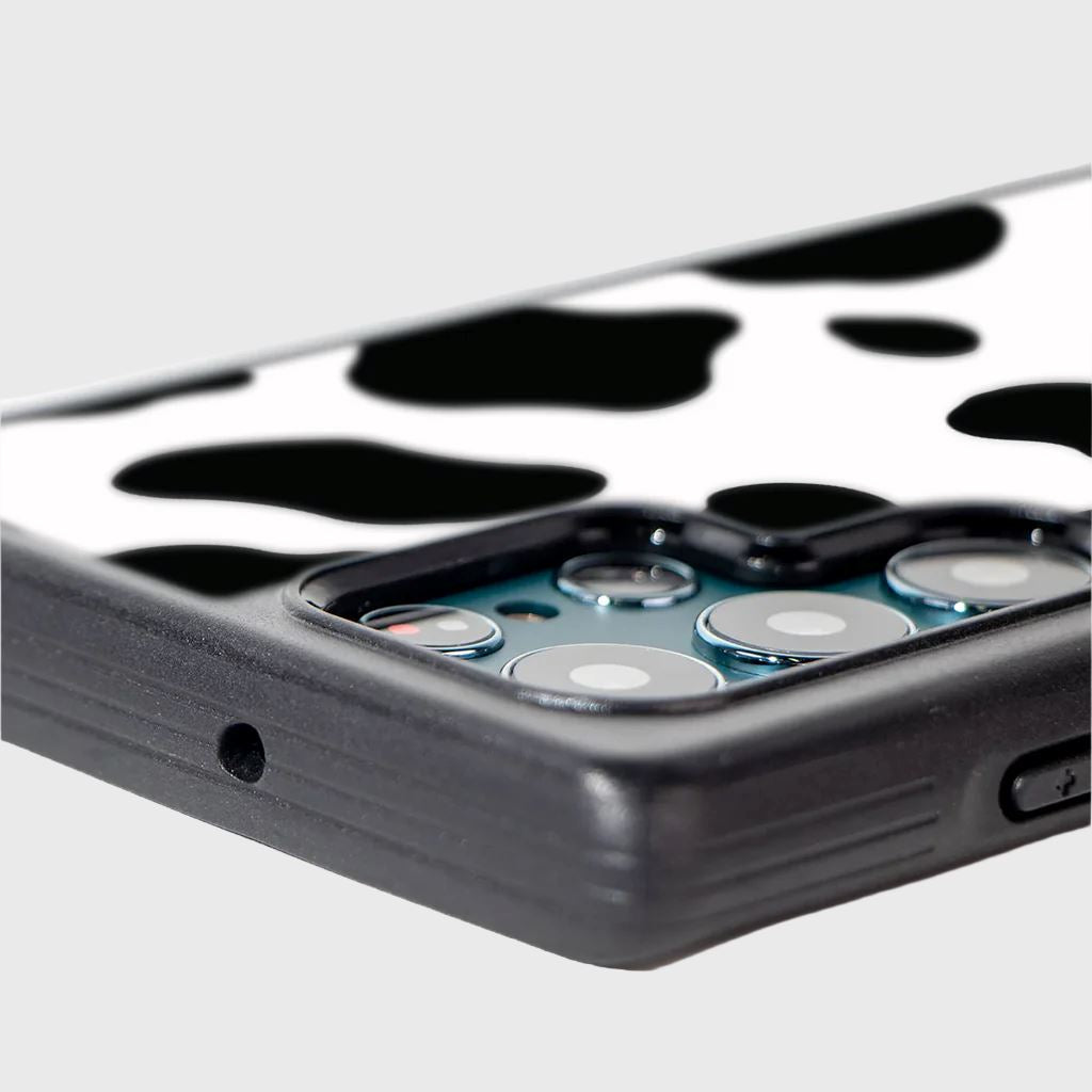 Black Cow Print Samsung Galaxy S22 Ultra Case